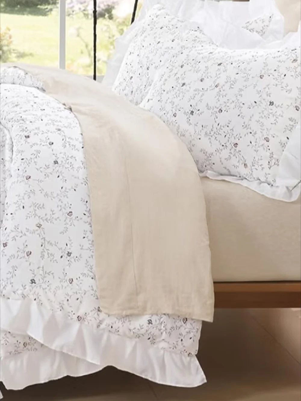 White Floral Ruffled Full Size Comforter Set  NIB